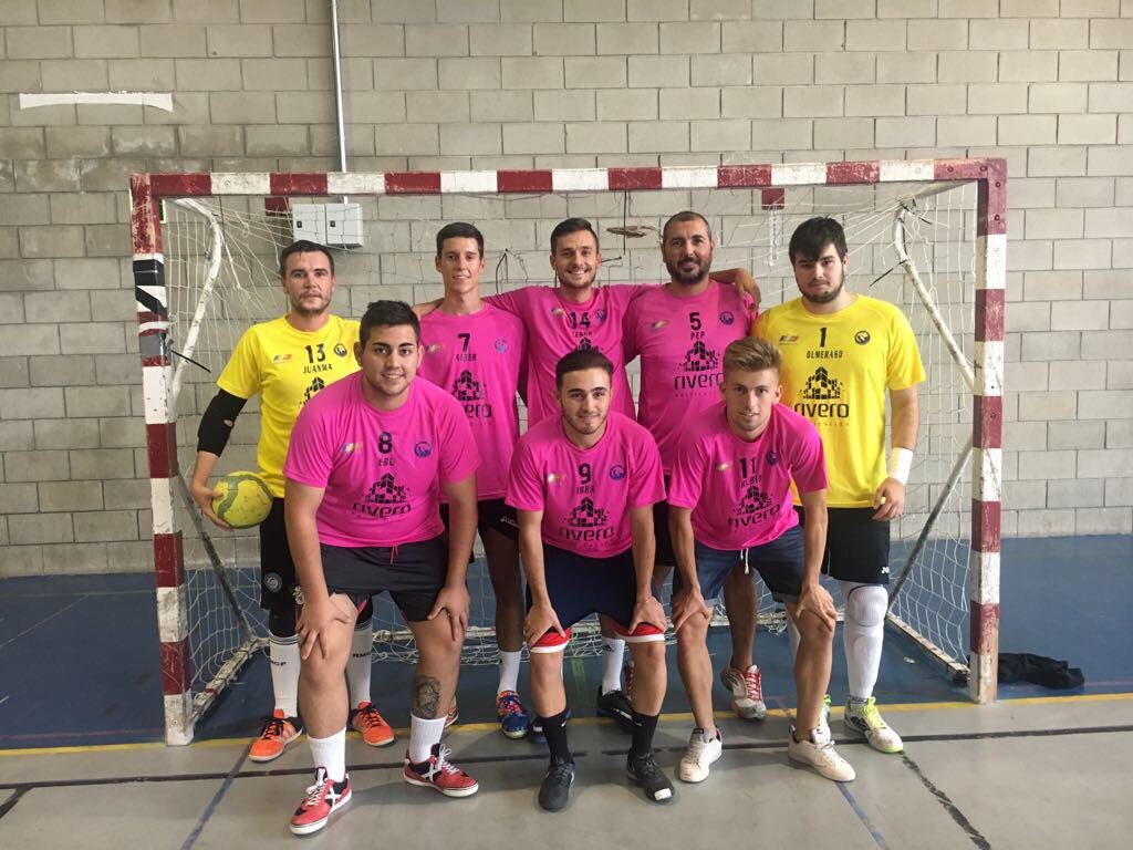 riveroedifica's tweet photo. Foto oficial de @TuercebotasFs en @futsaldeverano, grupo ejemplar de jóvenes deportistas, Rivero Edificación apoyando el deporte. https://t.co/KSJ7bz6MxI