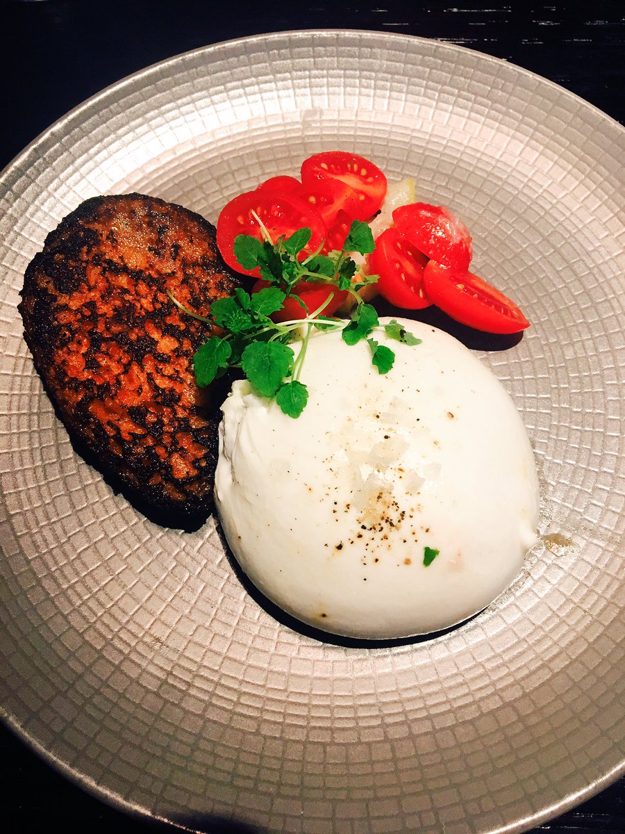 signorinagg's tweet photo. Great to see you &amp; Jade today @rkn81 Thanks for the lovely lunch @Tredwells @chef_chantelle #fablunch #greatservice #fabcompany ❤️❤️❤️ https://t.co/2gsIsMvIde