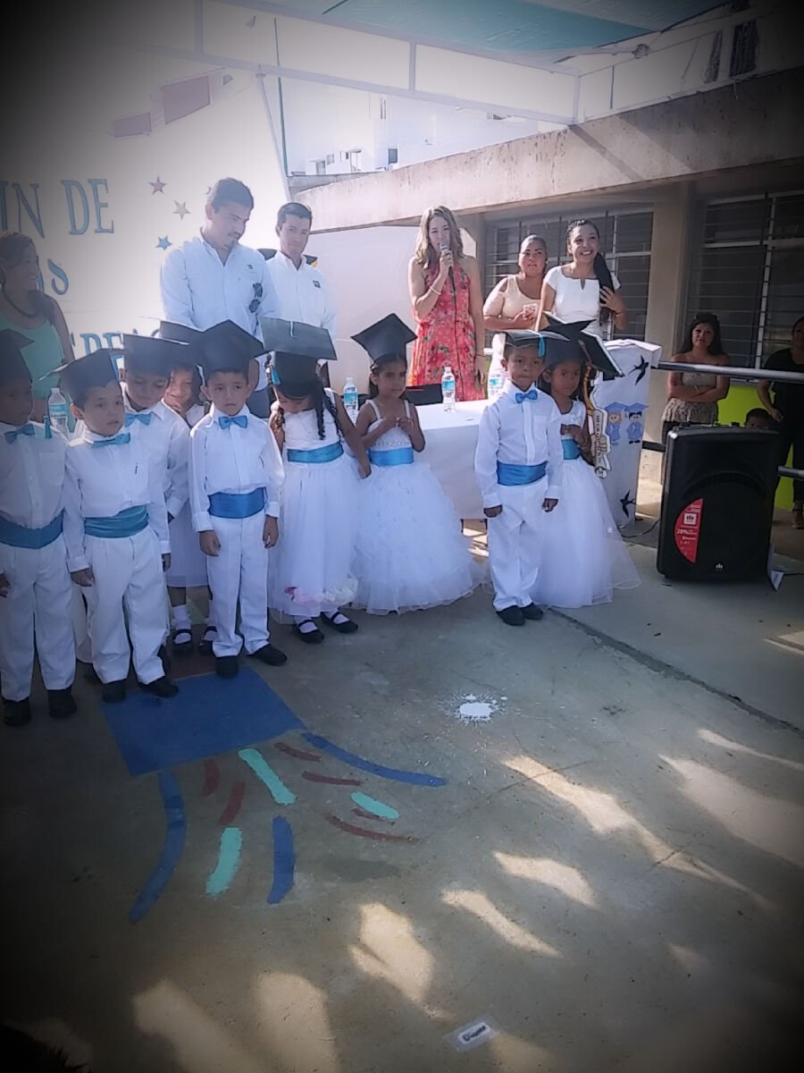 LauraIbarraP's tweet photo. Acto de Clausura del JdN "Nueva Creación" Ecoterra; Primera Generación 2016-2017 🎊🎉 https://t.co/1igOzhXo98