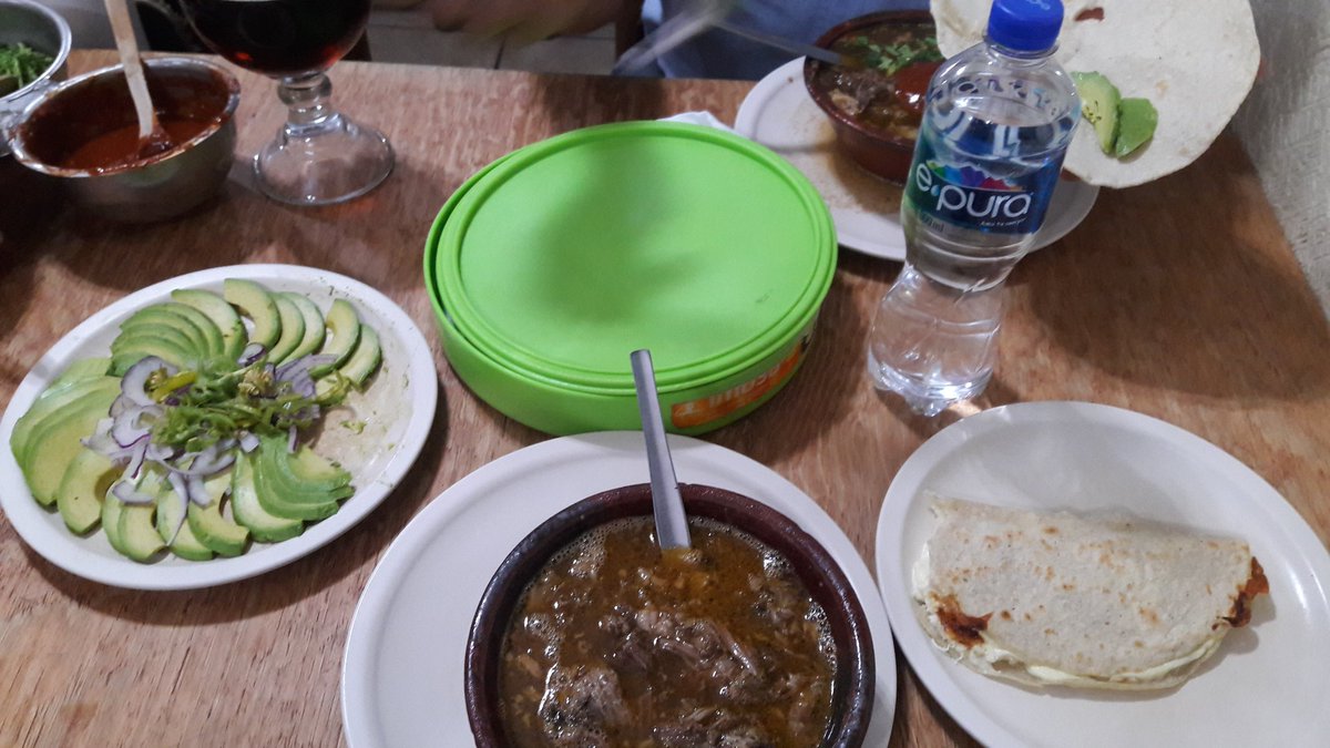 dober_mma's tweet photo. Epa, que rica #birria que me invitaron mis paisas de #MichoacaNissimo #VivaMichoacan #mma #LaMejorBirria #DobermanGang #DobermanPride https://t.co/gH2kMCKX7C