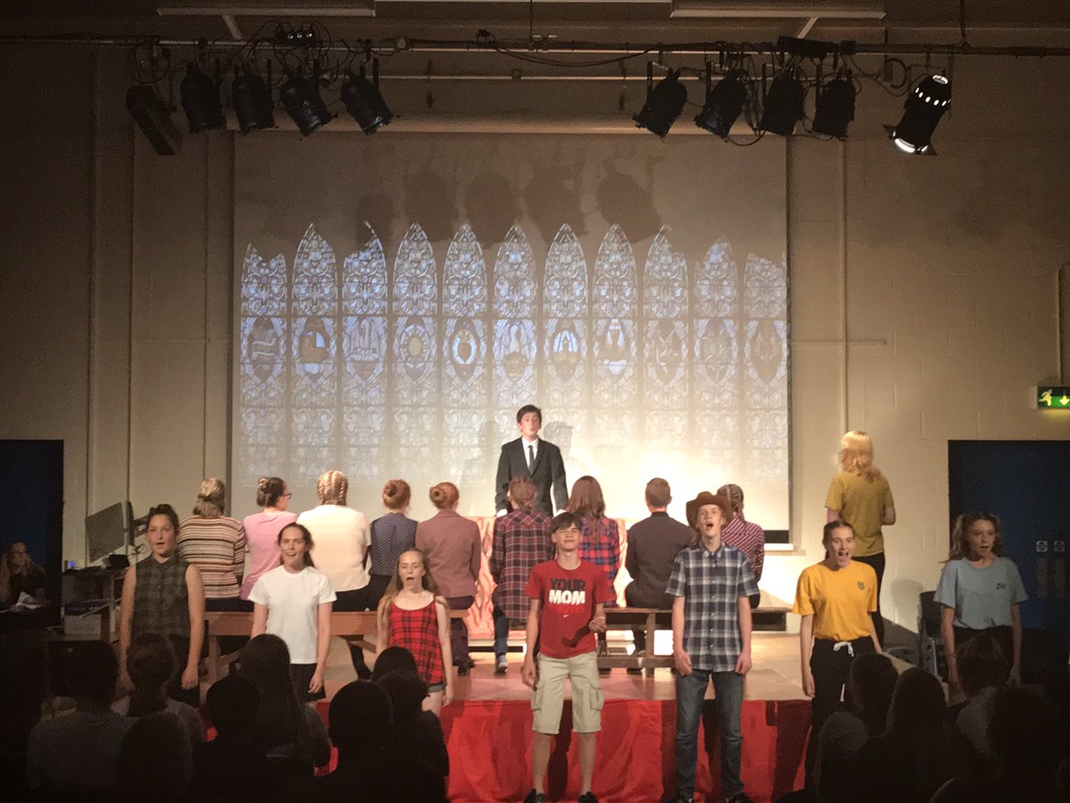 MX_PEdept's tweet photo. A great first night for the cast of Footloose. Well done on a top performance. 👍🏻 @MX_MusicDep @MX_DRAMA @MiltoncrossAcad #Schoolproduction https://t.co/dry0vLTIE1