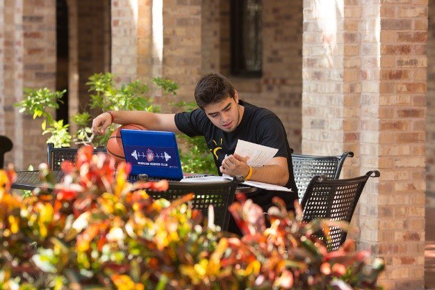 IDEAschools's tweet photo. Learn how rising seniors at IDEA are participating in college summer programs across the country. #IDEACSAP https://t.co/RRTVSulmlo https://t.co/iou4ztfGKN
