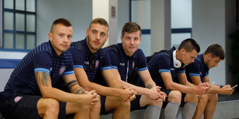 hajduk's tweet photo. [FOTO + VIDEO] Bijeli sletjeli u Sofiju • https://t.co/HIKZC2BtbU #Hajduk https://t.co/EbiBl0aewu