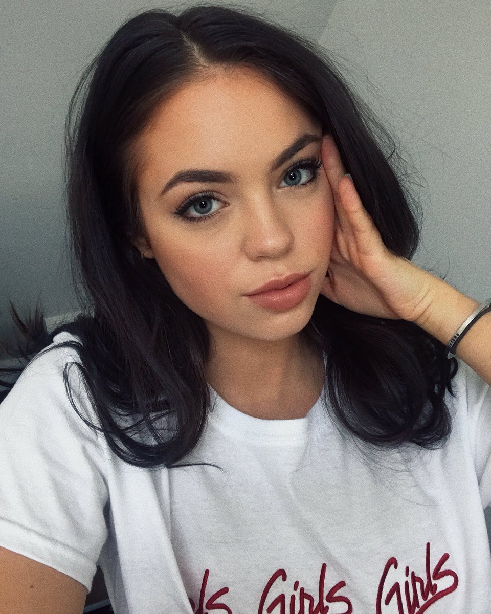 ClaudiaSulewski's tweet photo. 🍒🍒 https://t.co/S2c4DWGHH1