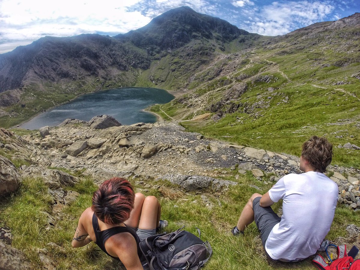 Billykiddshow's tweet photo. Today was a leg day climbing up to #snowdonia #magiciandayoff #scenicroutehome #wales #snowdon https://t.co/8hTmIpMg2b