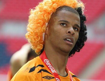 TheBlackNAmber's tweet photo. It's official! #WelcomeBackFraizer #HCAFC Great Signing👏🏻💛🖤 https://t.co/SpWJ21CPkz