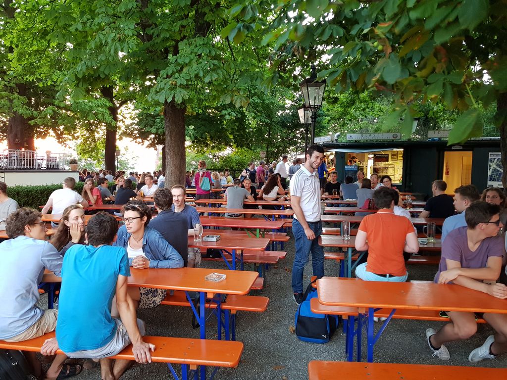 franconiafr's tweet photo. Fuxenstunde auf dem Schlossberg https://t.co/gWhw9ATMRr