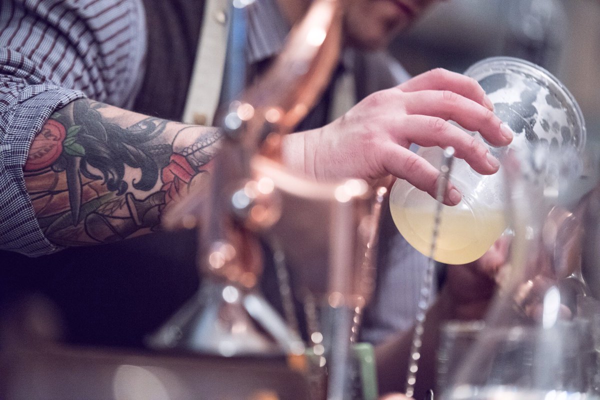 4pm-2am daily on #jamesstreetnorth #hamont. ⚜️💛#cocktails #oysters #charcuterie