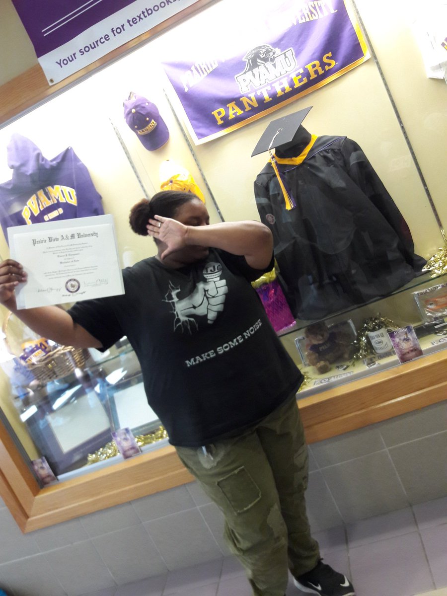 _ttonthemic's tweet image. Tierra J Chapman,  
B. A. Communications. 

I like the sound of that.  
#hbcugrad #pvamu17 #MakeSomeNoise
tjcent.com