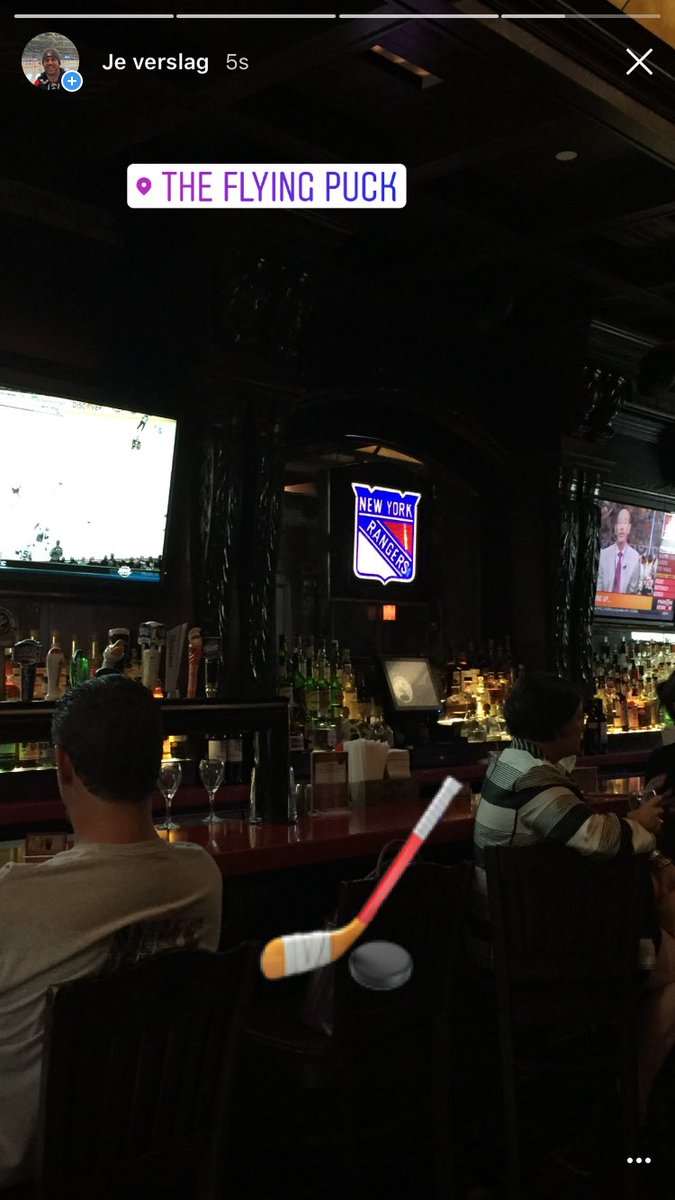 Rickster0177's tweet photo. When in #NYC...drink a beer in the #FlyingPuck #NYR https://t.co/MYTJM5Q2xe