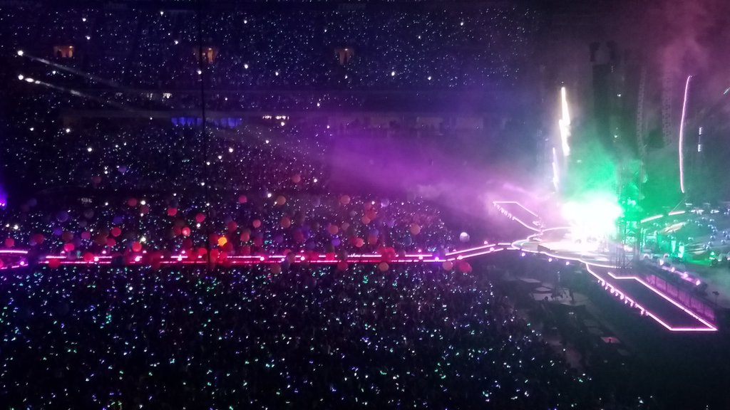 ginoluzietti's tweet photo. At @ColdplayParis - Amazing show! https://t.co/4O7z644Q10