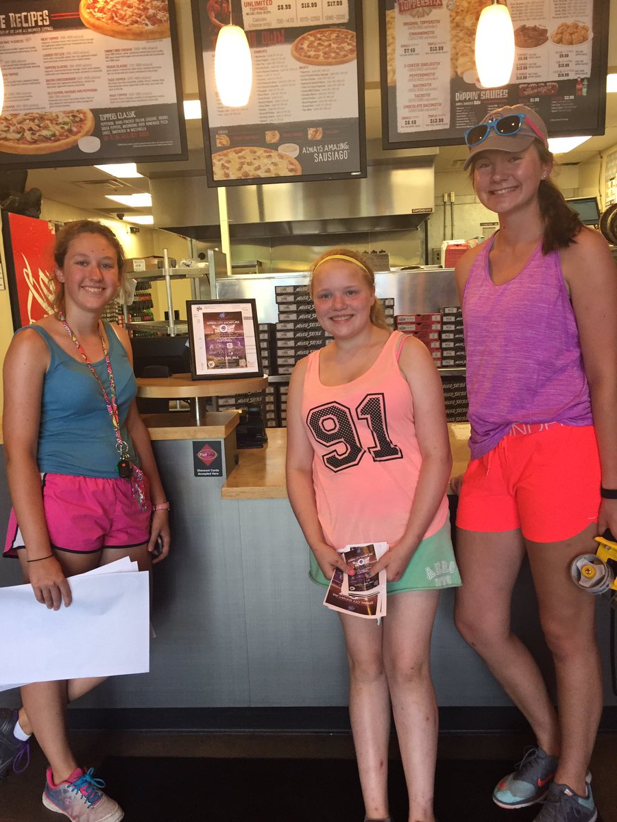 WNHSFlutes's tweet photo. Toppers Pizza! 🍕🍕#springcityshowcase @DCIWaukesha https://t.co/1GKtUoOiEx
