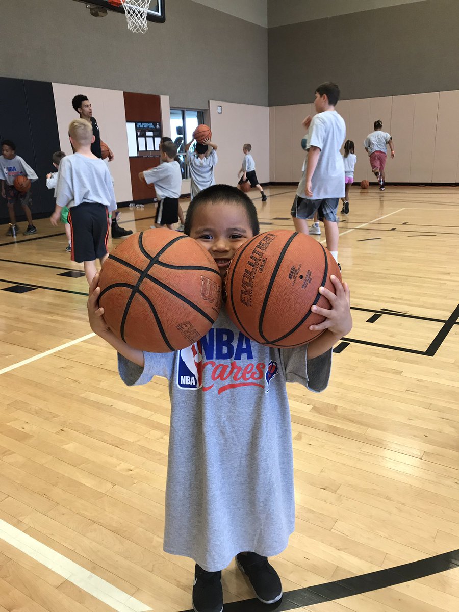 tyronnluecamp's tweet photo. Cheese 🏀🏀 @nikebasketball @nbacares @cavs #TyronnLueCamp https://t.co/XqSNzdZ2JI