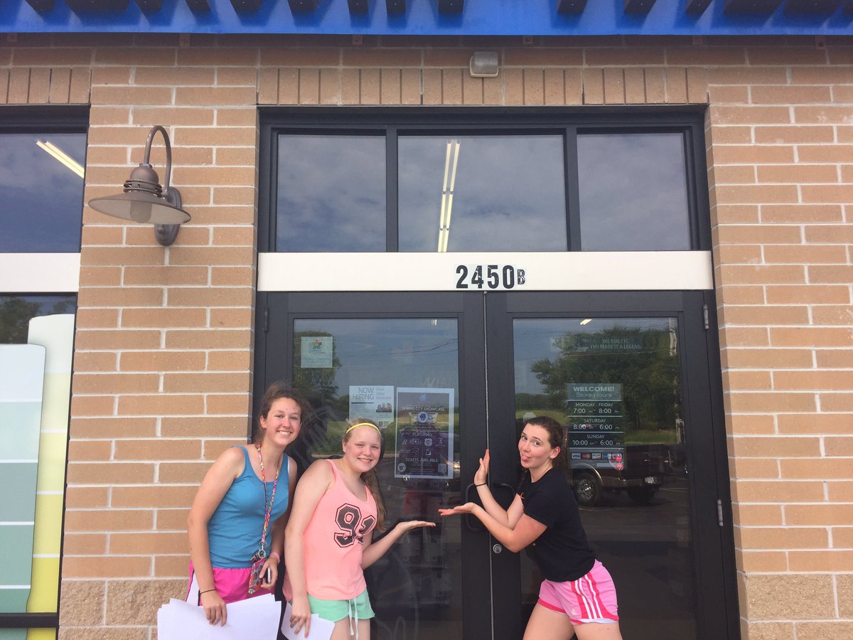 WNHSFlutes's tweet photo. Sherwin Williams! #springcityshowcase @DCIWaukesha https://t.co/r7HLFoXDn6