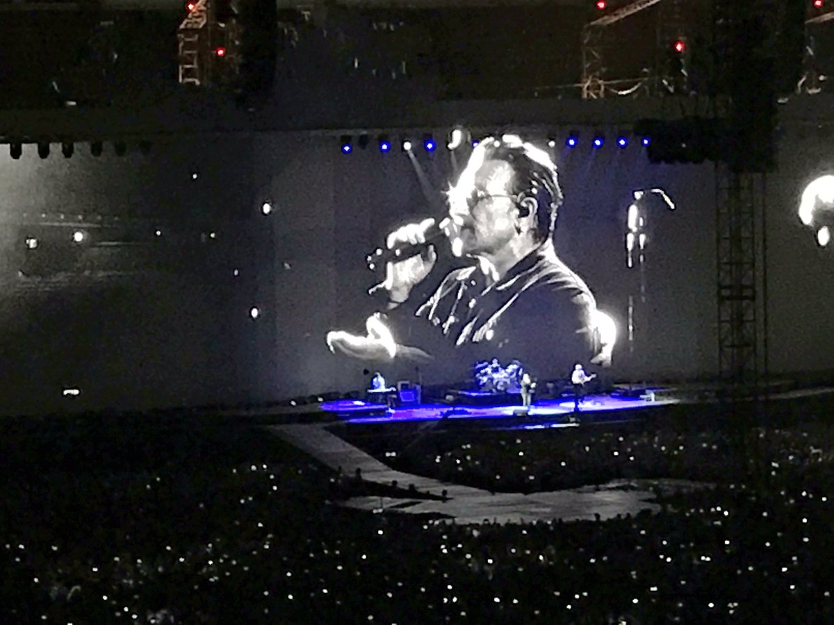 Manel_Trias's tweet photo. Genials! #U2BCN #U2TheJoshuaTree2017 #U2 #Barcelona #musicnonstop https://t.co/ytJmAIpOwe