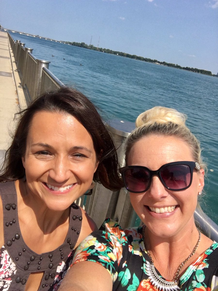 leathers_mandy's tweet photo. We see you Canada, but you won't let us visit!!  #nopassports #SpringBoardPL @DougSBoard https://t.co/nRoDJvJykx