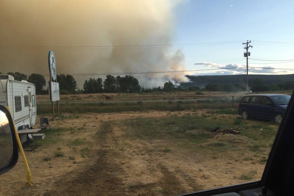 Crews stop fire at the doorstep of Tl’etinqox community dlvr.it/PWZ4cC #yyj https://t.co/VQELvGTrre