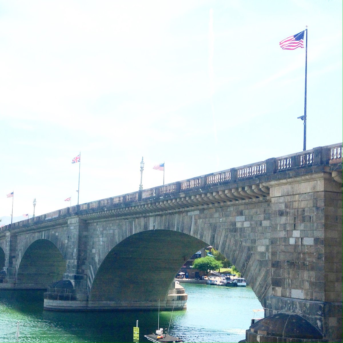 TropicHolly's tweet photo. The London Bridge in Lake Havasu City once spanned the Thames.
#familytravel @visit_arizona @visitlakehavasucity #AC2C https://t.co/ALheg9vI2V
