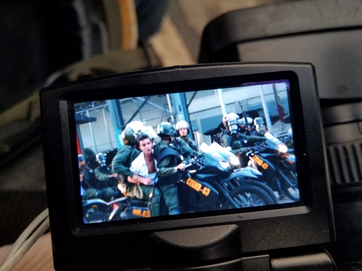 jesusmedinae's tweet photo. En estos momentos GNB se llevó  detenido en chacao a un joven de nombre Daniel Astudillos https://t.co/zR8rGObcxo