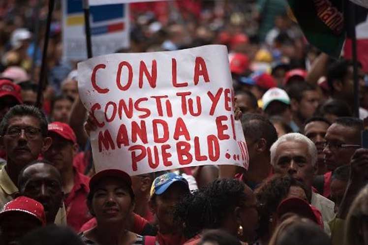 IUInternacional's tweet photo. 🇻🇪Frente a la mentira,la injerencia y el golpismo: paz, democracia y soberanía popular.En @iunida apoyamos la #ConstituyenteAntiimperialista https://t.co/bIDRw9XtAa