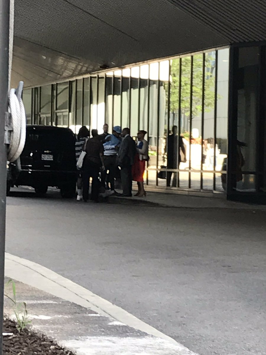 danielleblasco5's tweet photo. Chance the Rapper literally just walked past me on the street in Chicago https://t.co/Nk0QtyDON4