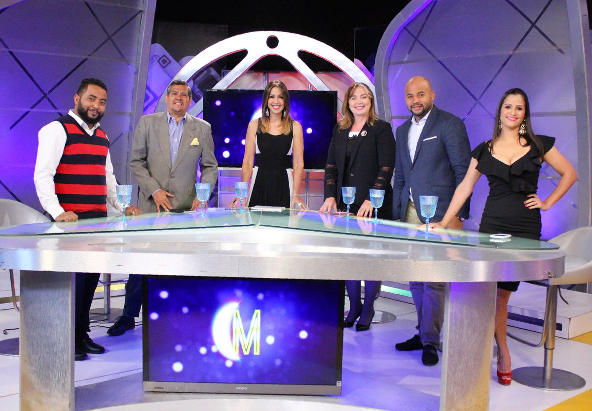 ENMariasela's tweet photo. ¡Gracias a nuestros invitados por regalarnos una mesa divertidísima! 👌Mañana la mesa #ChatENM estará disponible en nuestro Youtube ▶️. https://t.co/awPXQ7Uu8I