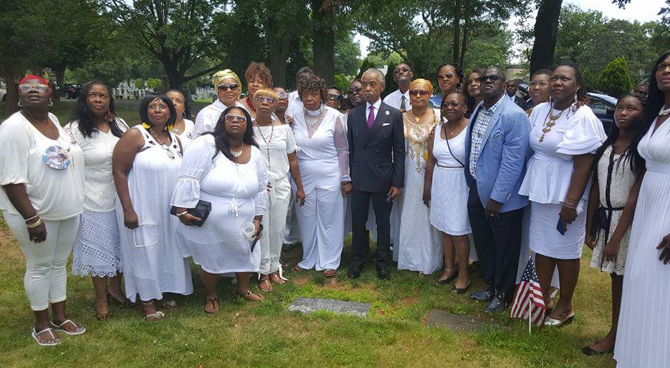 CoalitionOCM's tweet photo. COCM in NYC supporting Gwen Carr as she celebrates the life of her son Eric Garner with @TheRevAl @NationalAction https://t.co/F56LHuvtMl