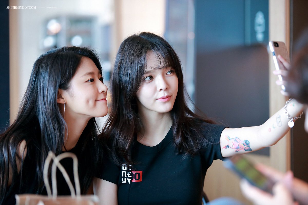 SHINJIMIN_COM's tweet photo. 170717 AOA 지민 인천공항 출국
@Official_AOA #AOA #지민 

https://t.co/HGJ1ut9rmh https://t.co/DLcppXzmd1