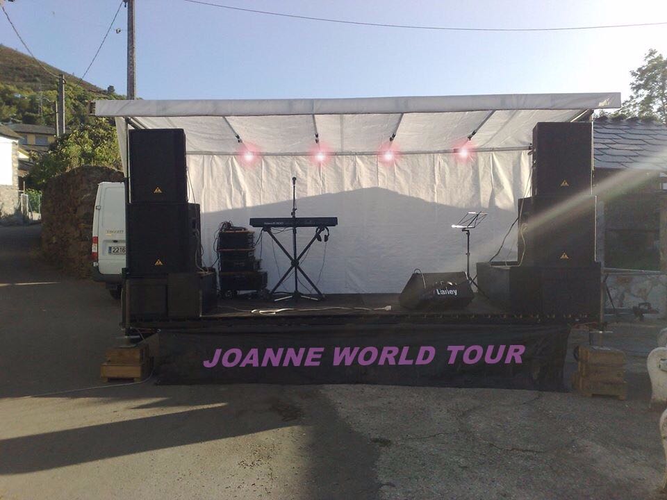 stpavlo_'s tweet photo. 🚨 POP EMERGENCY 🚨
The #JoanneWorldTour stage just filtered! 😱 https://t.co/G59ZanBK4h