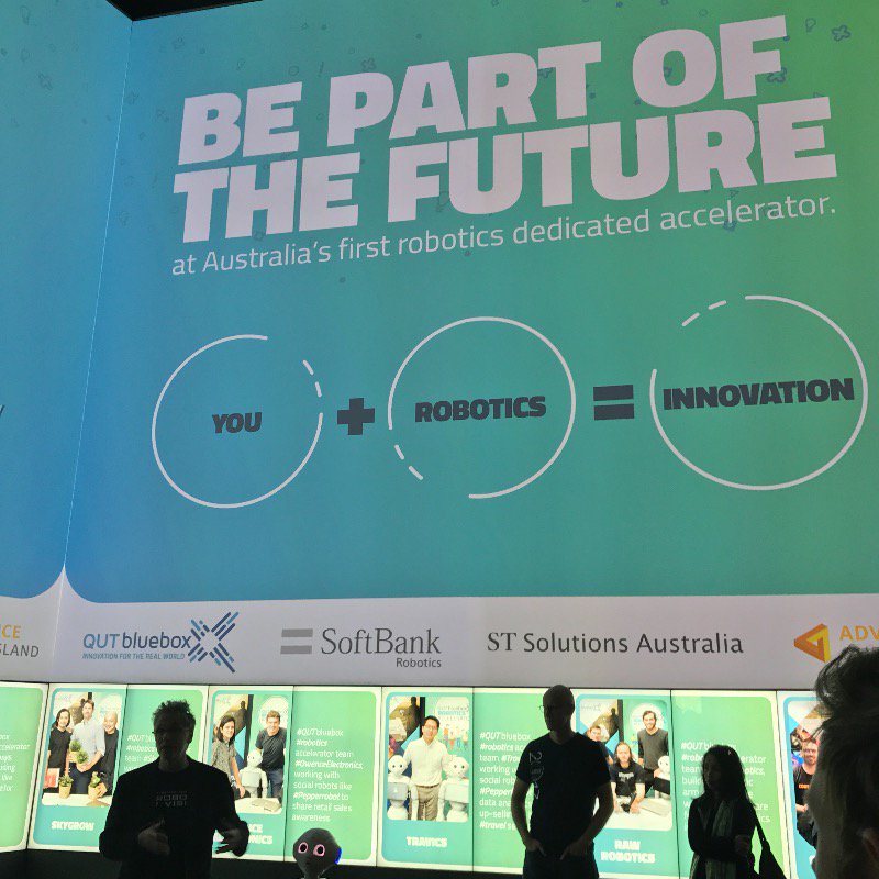 RoboticVisionAU's tweet image. @roboticvisionAU director Peter Corke introduces robots at #qutbluebox #robotics accelerator. You + Robotics = Innovation