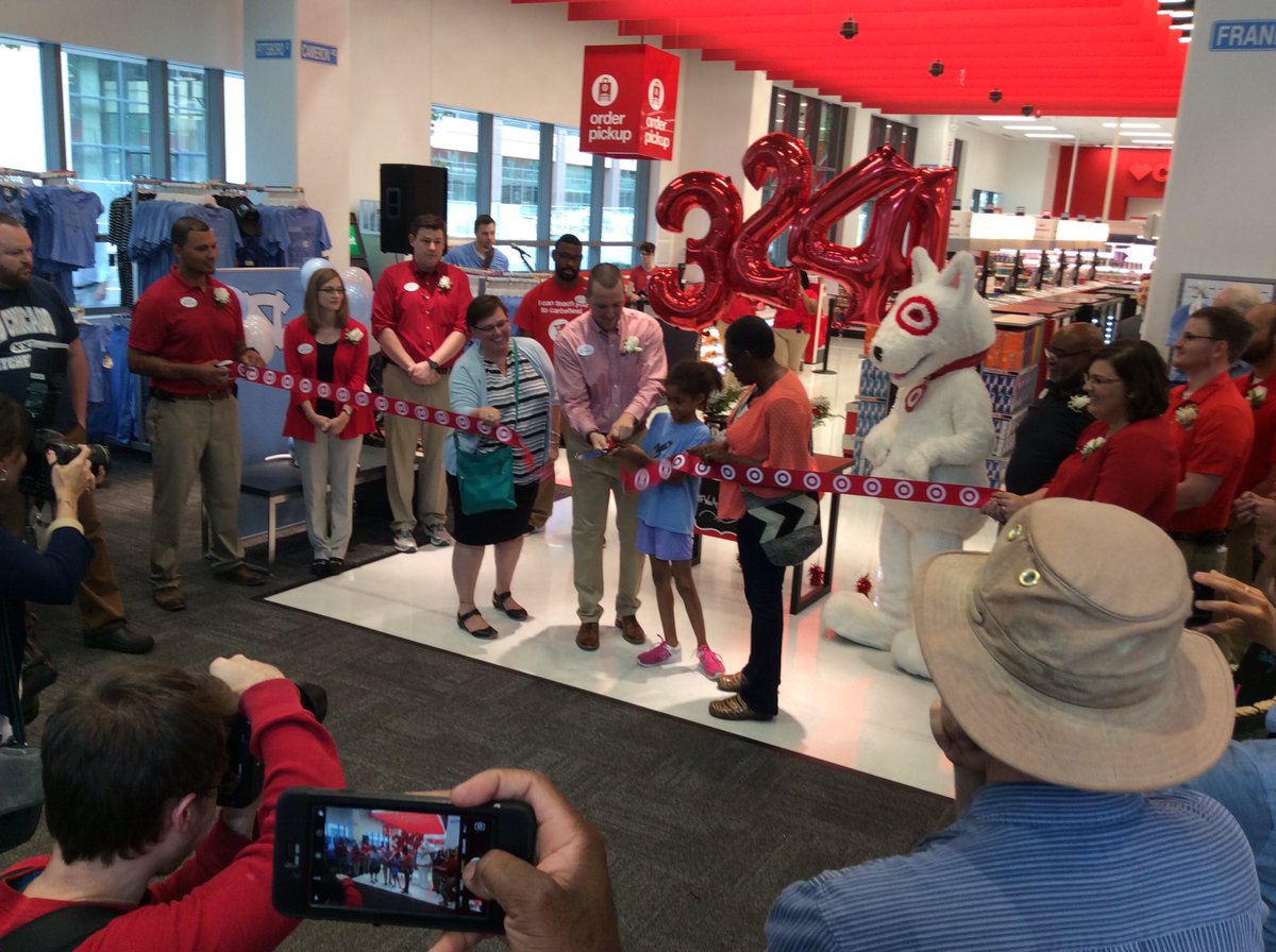 85hokies's tweet photo. @RyanKelleyTGT and Team 3241 are ready for VIG Night fun in Chapel Hill! #WeAreUNCTarget @samshah21 @SextonRob @wmwwheels https://t.co/8cgaSboCgc