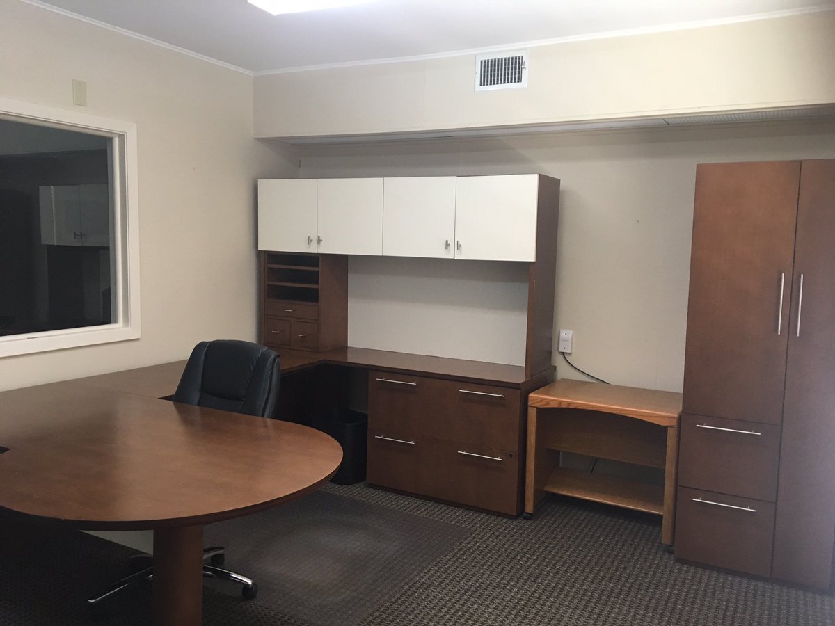 StyleologyGroup's tweet photo. 3 FURNISHED OFFICE SUITE FOR SUBLEASE IN SAN ANTONIO, TX. For info: 8614crownhill@gmail.com or call 210-930-3350. #officespaceforrent https://t.co/eh8xy28jC9