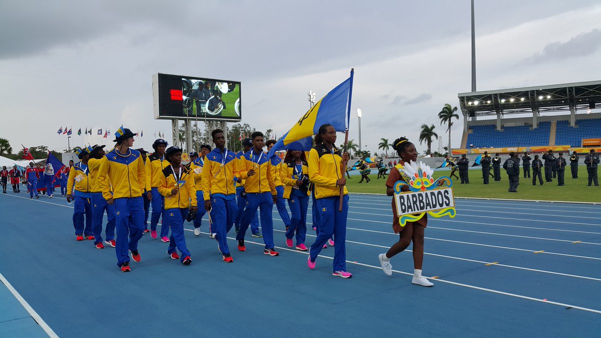 BTC242's tweet photo. Let the games begin! We're out here and the crowd is lit! Hope to see some of you soon! #CYG2017 #BTCCountry #BTCIsLimitless #TeamBahamas https://t.co/DMU0EeAv6h