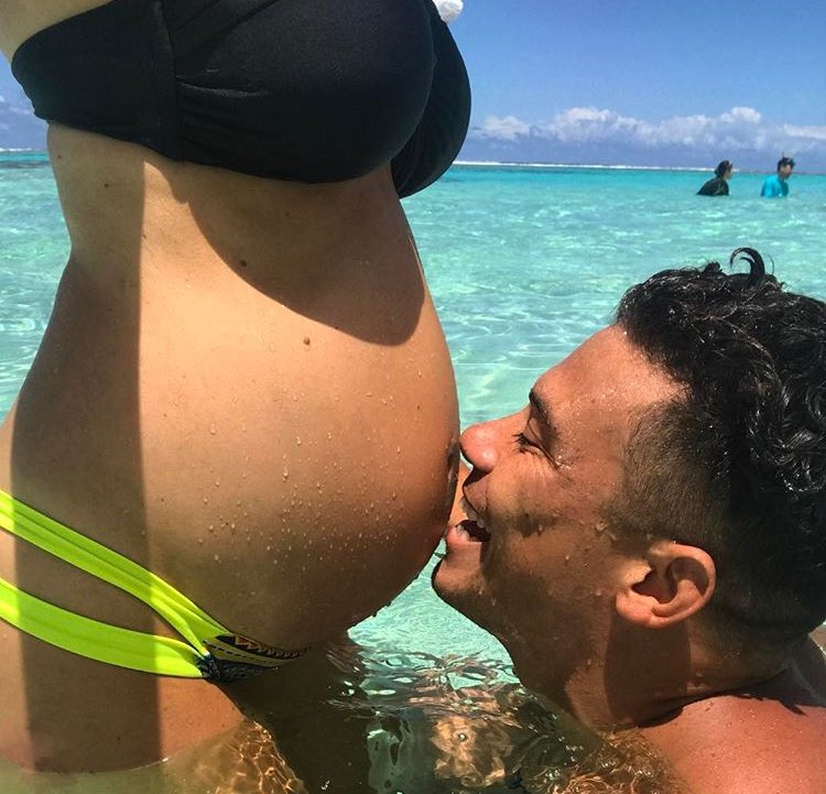 familygoalss's tweet photo. ashy rauicava (ovens), marรฉ island ๐โ๏ธ #pregnancygoals #lifegoals #gorgeousmama #mommygoals #travelgoals #bumpgoals #family goals https://t.co/EtRluztEgl