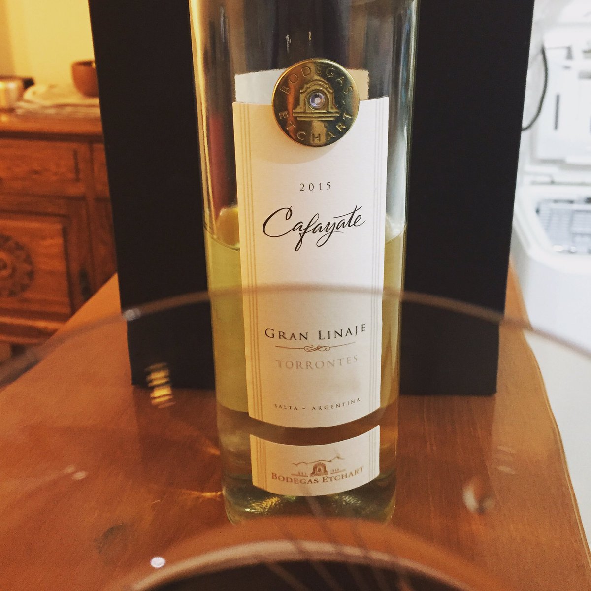 julygiannetti's tweet photo. Empezar a preparar la cena. Abrir un vino. Nunca terminar de preparar la cena. #cafayategranlinaje #bodegasetchart #lamejorcena https://t.co/f4qJhqyQfY