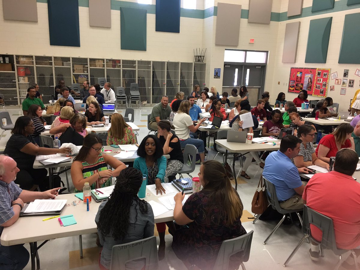 QueenieHall1's tweet photo. Reading, Writing and Talking @Rhsd3Plc Awesome Teachers! @RockHillSchools https://t.co/Q2ZU64q7wS