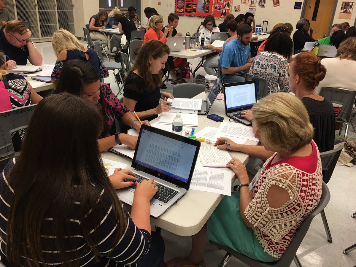 QueenieHall1's tweet photo. Reading, Writing and Talking @Rhsd3Plc Awesome Teachers! @RockHillSchools https://t.co/Q2ZU64q7wS