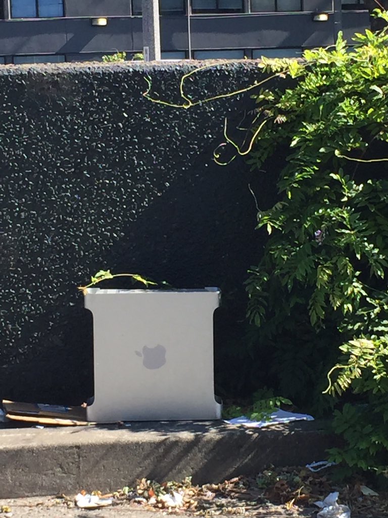 markrout's tweet photo. Just your everyday trash for 2017 in San Francisco https://t.co/Rteo8jS3LN
