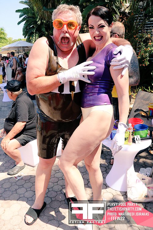 Warfare01JS's tweet photo. 📡🌞💦PERVY POOL PARTY👙Summer Fun�� #FukUGerry😈 @JeanBardot 🌹😘@fetishfactory 🍫🤣😈Weekend https://t.co/4IrAE7toX3 #FFFW22 #rubber #latex #M&M https://t.co/yOPDHS0dAZ