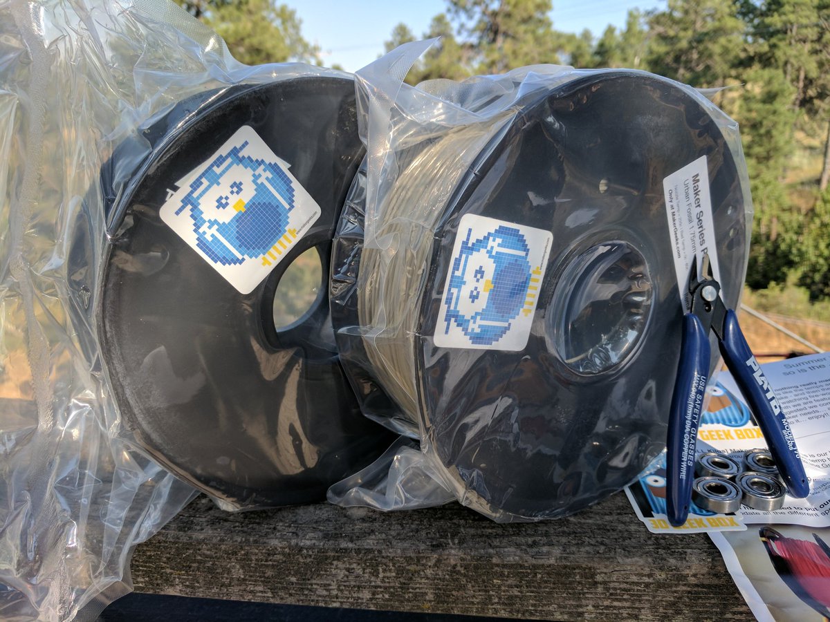 FrogRoom's tweet photo. I received my July #3dprinting #3dGeekBox from #makerGeeks today. Summer is on a roll and so is the July 3D Geek Box. https://t.co/gcrU0j5WVX