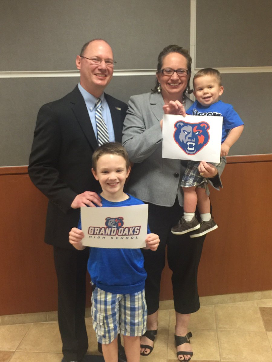 GrandOaksCISD's tweet photo. We are proud to welcome Dr. Chris Povich as the Principal of Grand Oaks High School. #GOGrizzlies https://t.co/whySmD1Avq
