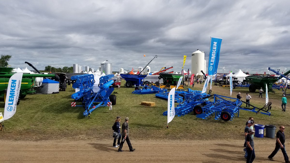 StrategicTill's tweet photo. #AIM17 @AginMotion had a very good first day thanks #westcdnag and if you missed it there's 2 more days including #LEMKEN #Tillage #Demo https://t.co/BCT0Dpccu5