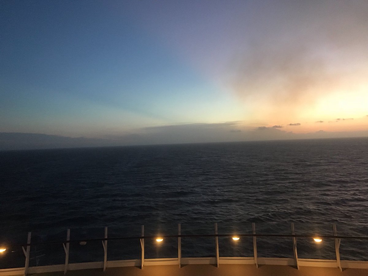 grepooc's tweet photo. Nothing like watching the sunset, including a plume of smoke from the #OasisoftheSeas @RoyalCaribbean maybe u should work on this #smoke...😳 https://t.co/sYXNm802YG