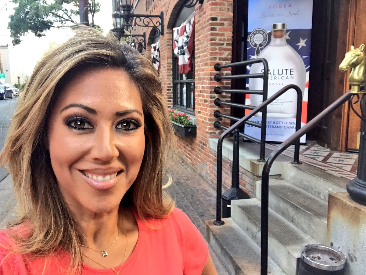 janjeffcoat's tweet photo. In beautiful Old Town Alexandria at an event to support troops and veterans... @SaluteAmerican #vehiclesforvets #SupportOurMilitary https://t.co/uqGdyLtnmf
