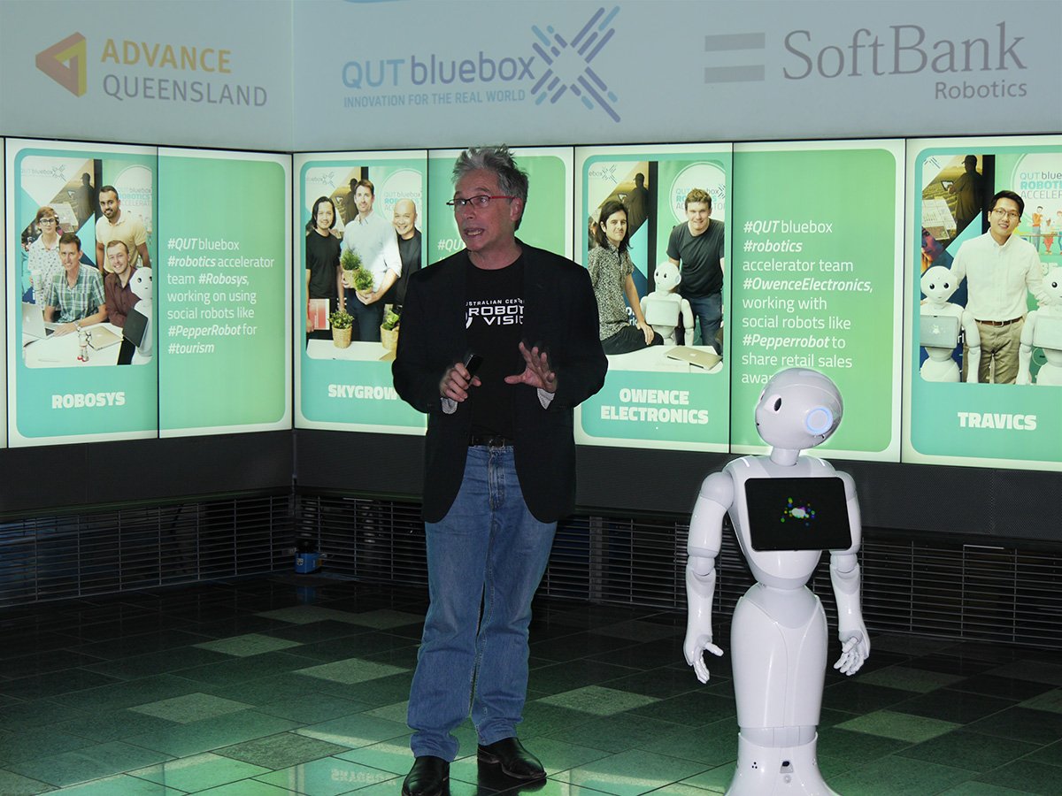 RoboticVisionAU's tweet image. Centre Director Peter Corke talking #robotics at the launch of the #qutbluebox robotics accelerator at @QUTTheCube