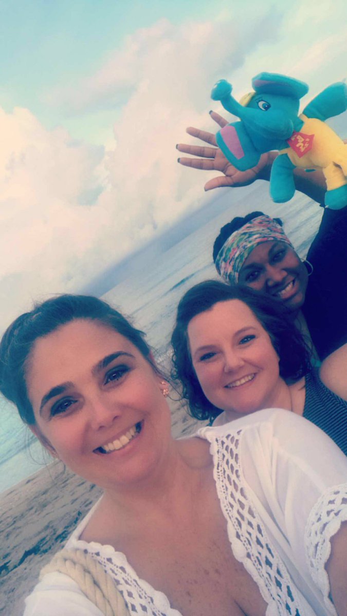 Christinaeddy12's tweet photo. Work is hard! @TheLearningExp #travelingbubbles #delraybeach #TLESpring #TLEMcKinney #TLEAllen #TLEPlano https://t.co/FngD8z6mzn