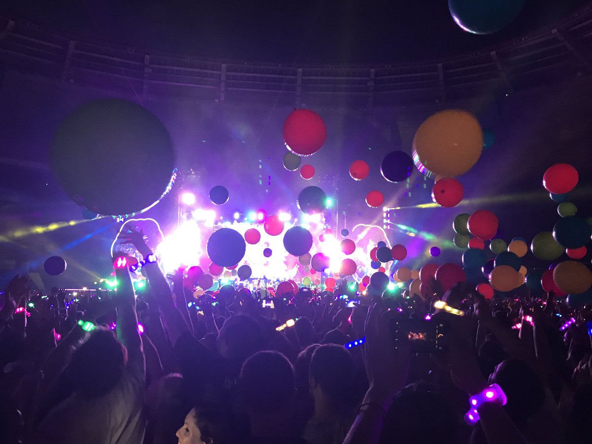 MatthieuEberlin's tweet photo. What a show 🌈🇫🇷 !!! #ColdplayParis #coldplay #worldtour #2017 #love https://t.co/twFQVcy7ce