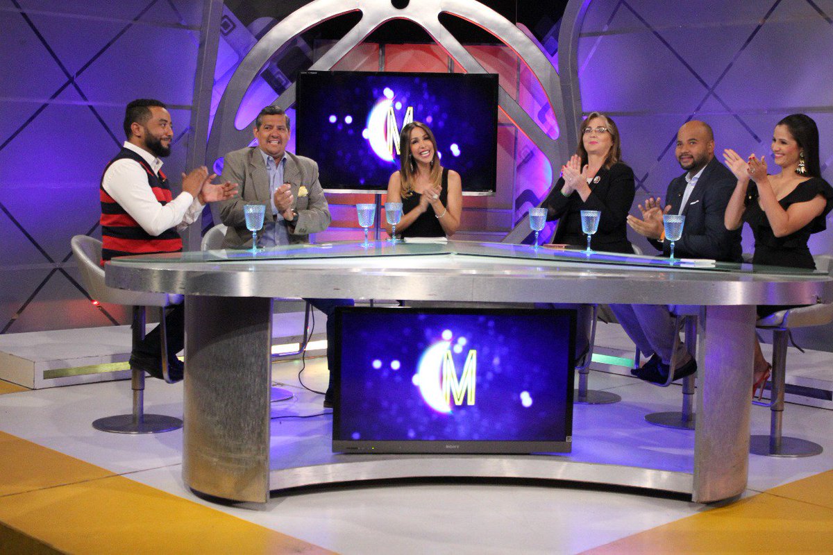 ENMariasela's tweet photo. Escríbenos tus comentarios y preguntas usando el hashtag: #ChatENM 📲 ¡Queremos saber tus anécdotas y opiniones! 📺 https://t.co/AhxTw5oaP6