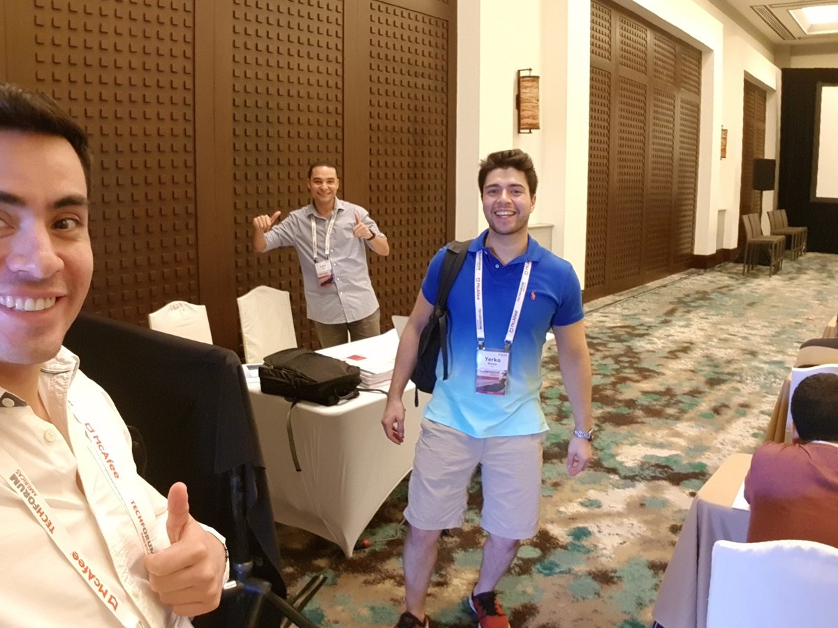 sma11ville's tweet photo. En el Olympics de #McAfeeTF17 #lamMp con @llimagreter https://t.co/mxAYPZaiyv