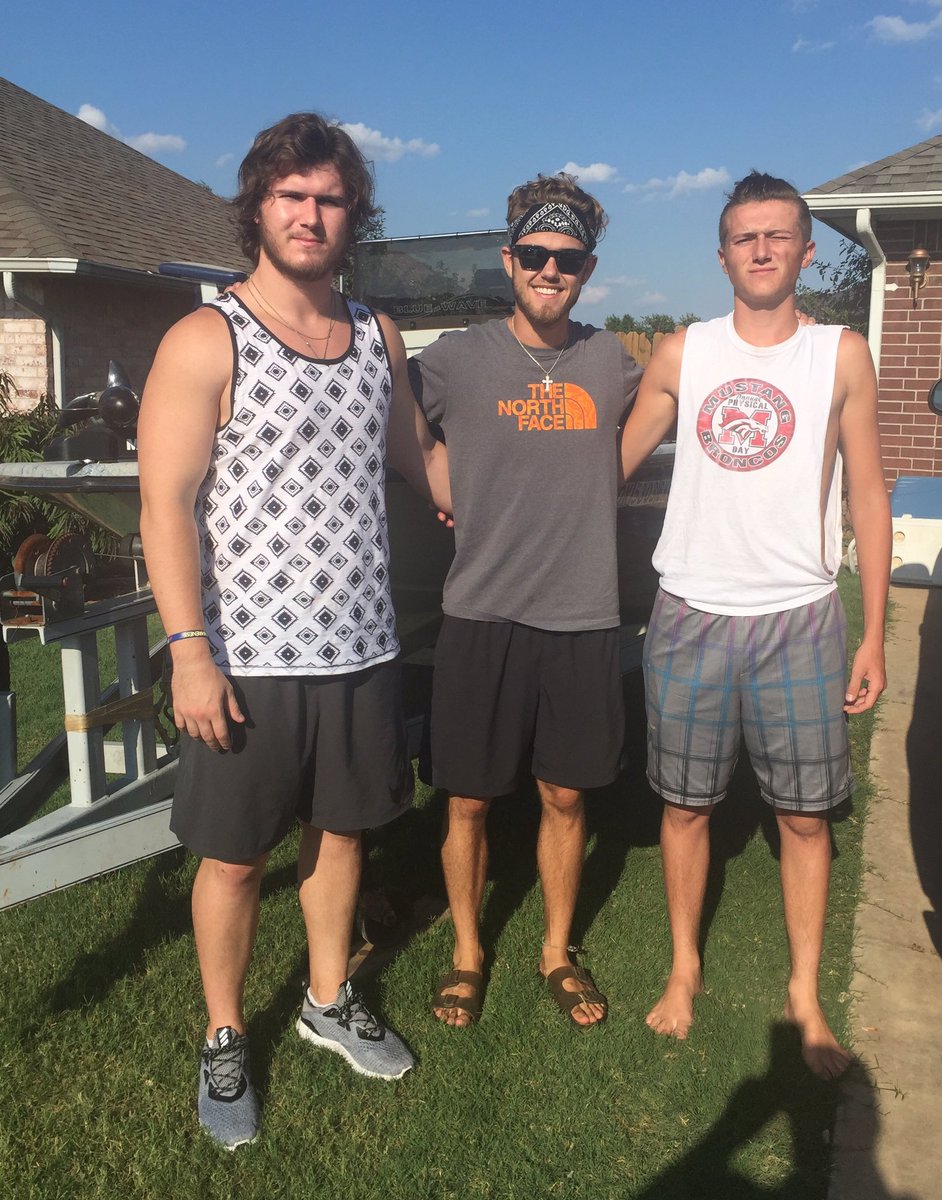 Mom2bcgo's tweet photo. It's always great to have @EthanHollowell stop by for a visit! Blake & Ethan r lifelong friends. @_cail_w_ @Blake_Hogan_ #friendsinChrist https://t.co/JPdKpxVhfd